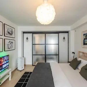 creative-duplex-in-brussels-superb-location.brusselshotelsbook.com/